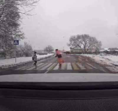 A pedestrian saved a child.