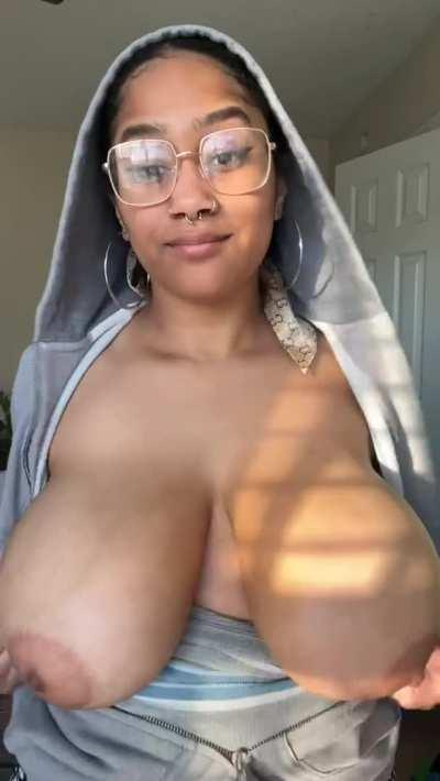 Big Tits Bouncing 🍈🍈