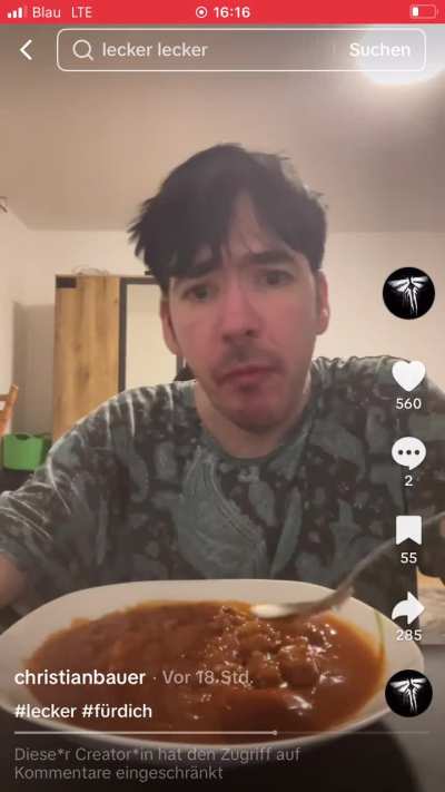 Yea Yea der Star kaut sein Cevapcici nicht