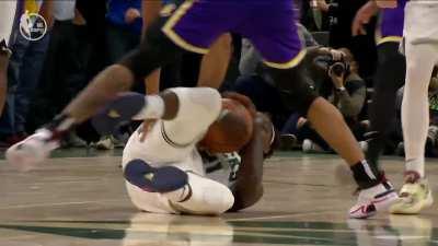 [Highlight] Refs miss a blatant 8-second violation but Talen Horton-Tucker ties up Jrue and wins the jumpball, keeping the Lakers in the game