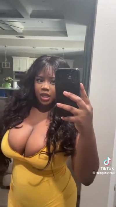 @senpiaxtroll HUGE black melons