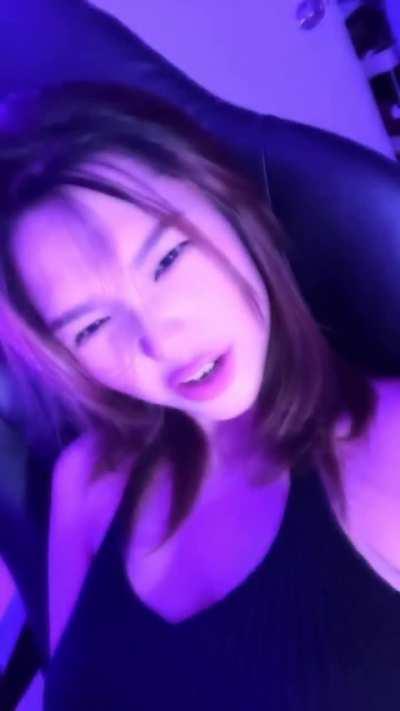 Is it just me or masyado na lumaki talaga bewbs niya?