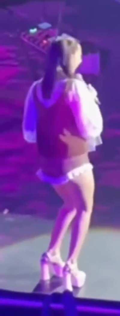 WE GOT A VIDEO OF HER IN SHORTS AAHH!!!