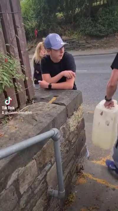 Chick posts dispute with neighbour, internet sides with neighbour