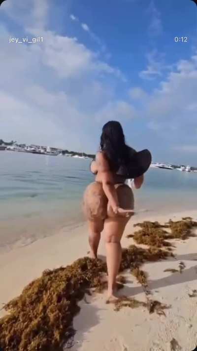 Jey just told us when she able to speak English fluently we’ll be the first to get an interview! 💯 we Love her!