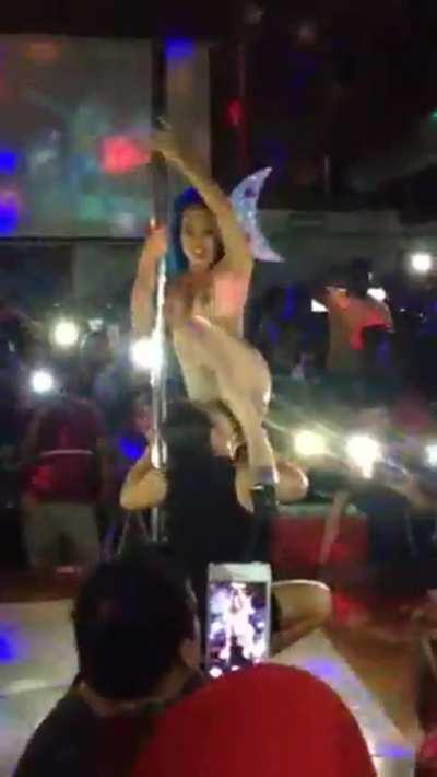 Eating out a stripper in front of the crowd