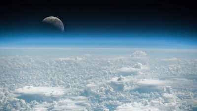 Orbital moonset recorded on the ISS