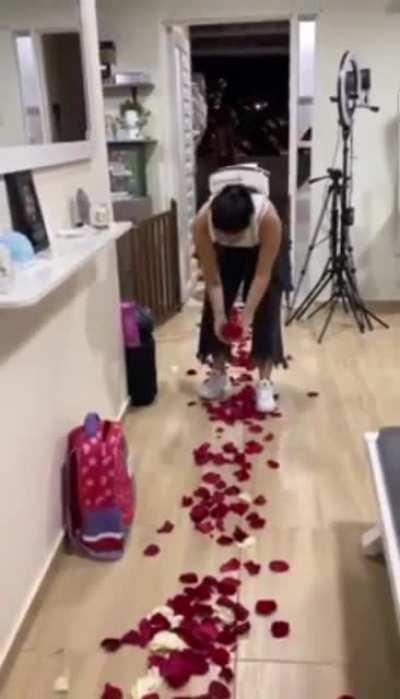 How to make a woman feel like a diva and a dishwasher in 25 seconds.