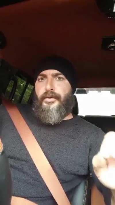 Twitter'da buldum, harika konuşmuyor mu