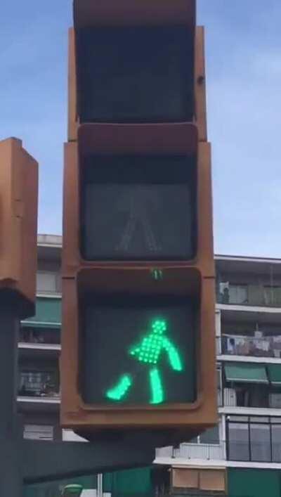 Just a normal traffic light, nothing to see here