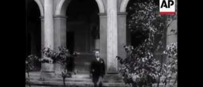 Template di Mussolini che cammina, fatto da me