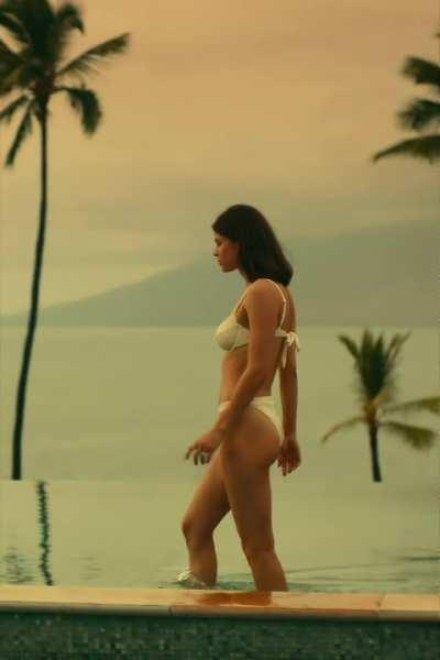 No one can beat Alexandra Daddario in bikini