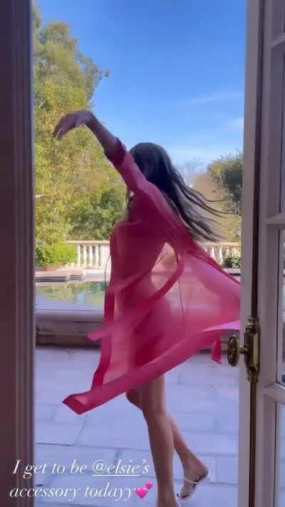 Sexy Twirling View