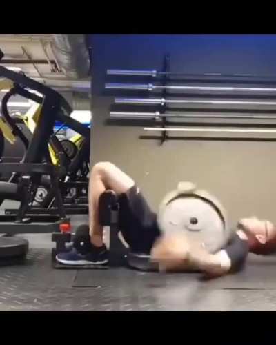 Çubuk gibi kırıldı elemanın bacaklar