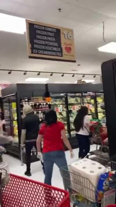 Staten Islanders with masks drive a non-mask wearing person out of a Shoprite