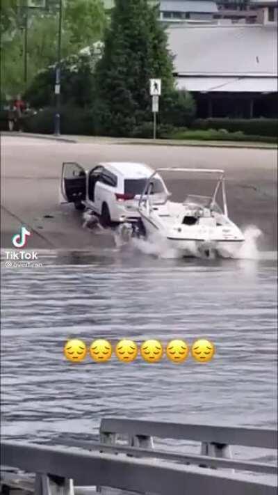 Boat launch fail almost gets a man seriously hurt