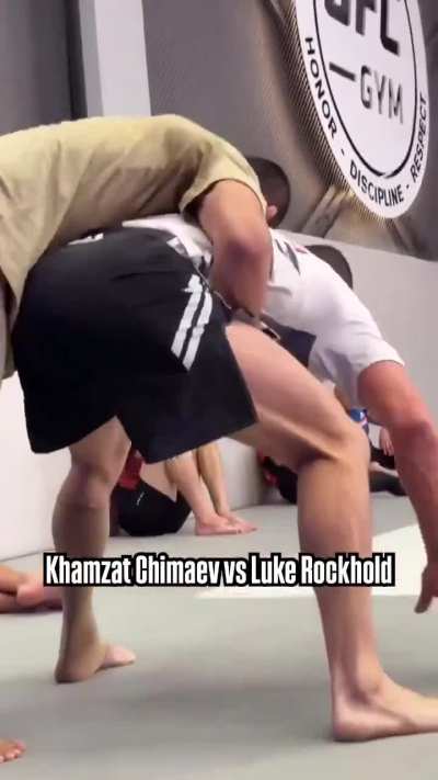 Khamzat Chimaev grappling with Luke Rockhold 😦