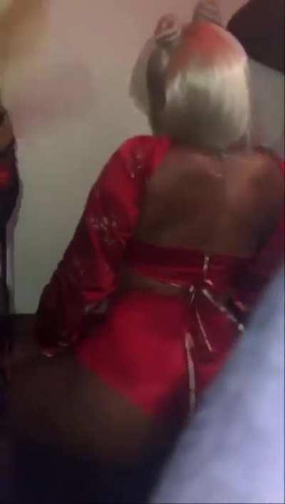 Her ass jiggles like jelly fr