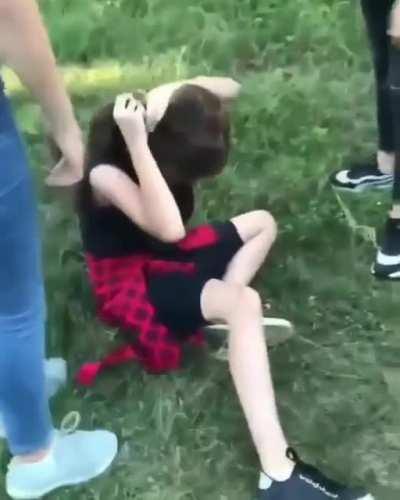 3 on 1. Peep the hair pull…3 different directions of force. Draw & Quartered her hair. Dayumm.