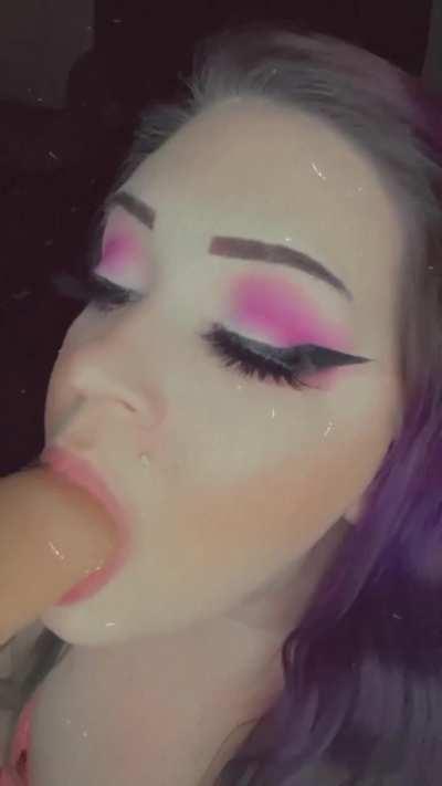 Eye contact is so important with a thick dick between your lips 👄🍆💦