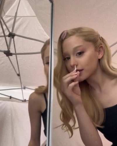 i feel like i’m on facetime w her