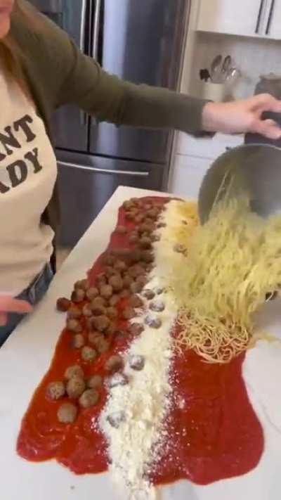 To make spaghetti meatballs