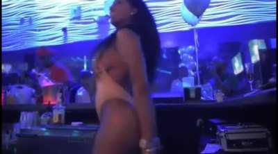 The Way She Throws it Back 🔥🔥