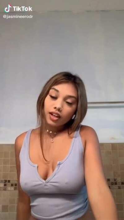 A Compelling Presentation 🥵🍒