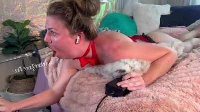 Effortless deepthroat on the machine 😏