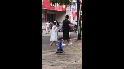 织女：简单暴打个小黄男