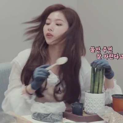 200916 - Stunning Sana