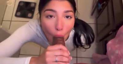 She let me give her a facial & swallowed all my nut