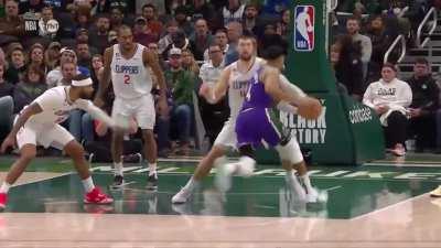 [Highlight] Giannis scores the Bucks final 12 points to steal the win from the Clippers