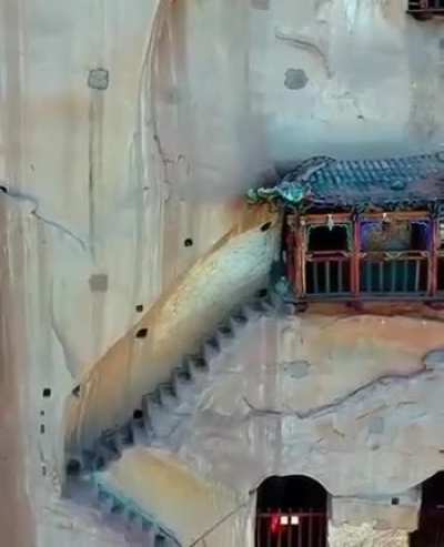 Mati Shi, China 🇨🇳 The monastery of Matisa or Mati Shi (Mati Si), also called the Horseshoe Temple (Horse's Hoof Temple) is a Buddhist temple complex located in caves and rocks, which is more than 1600 years old.