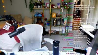 Jeannie lewding herself in a recorder cosplay now?