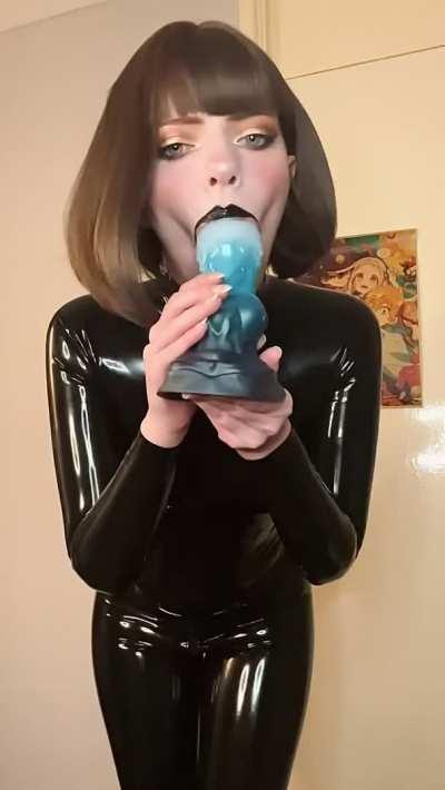 Make me gag on your dick~ 🖤