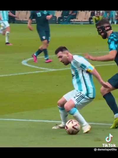 Messi danzando en Qatar