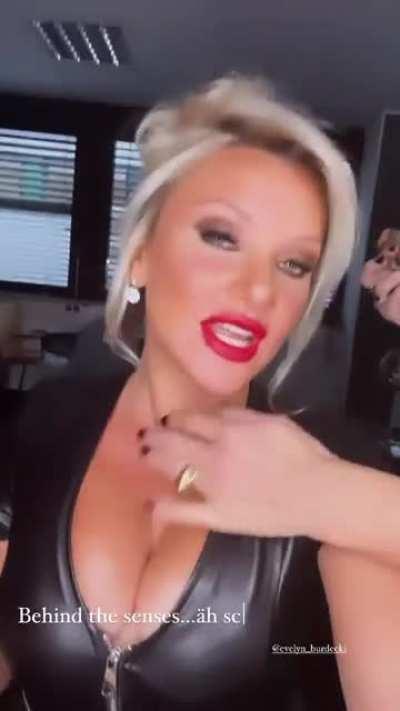 Evelyn Burdecki Sexy Hexy III