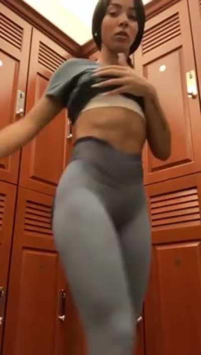 Have you given brittanys jiggly ass your nut today?