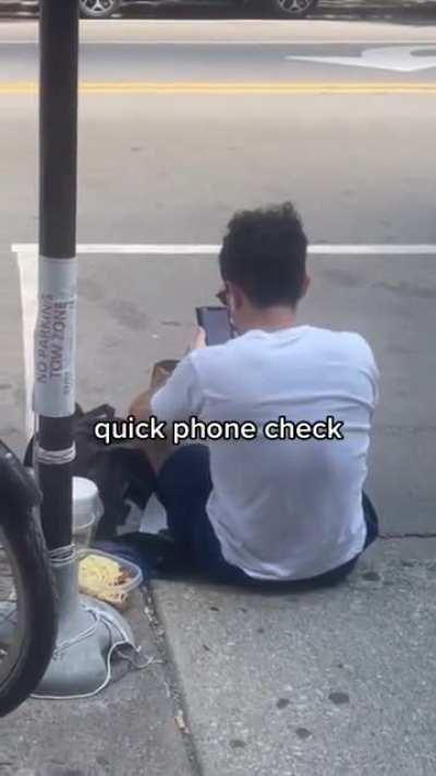 Delivery driver steals customer’s food with his bare hands