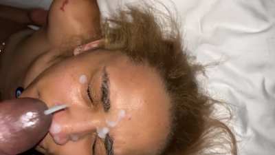Feet back and a big load all over her face but she keep sucking - Link in comments for full clip