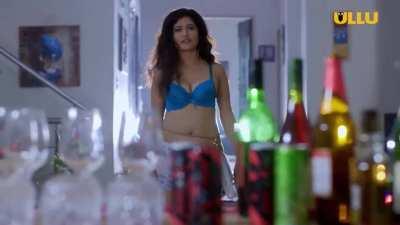 Poonam Rajput's best scene till date from Dance bar web series. The way she gets her saree stripped and the innocence on her face really makes this scene hot af. Topped off with bathing her in red wine. Yum!!