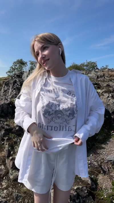 I like to show my tits