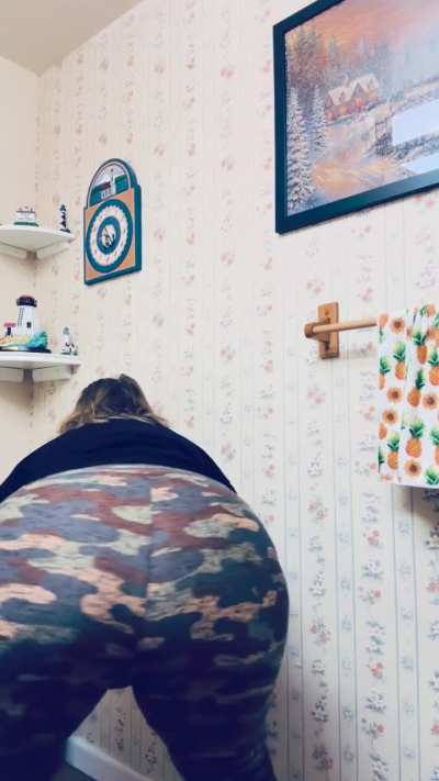 Farting & Twerking is my favorite MILF combo. How bout you?