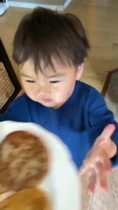 Those cheeks and those manners!! I can't..😭😭