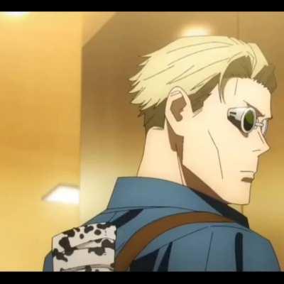 Nanami pantalones cuadrados.