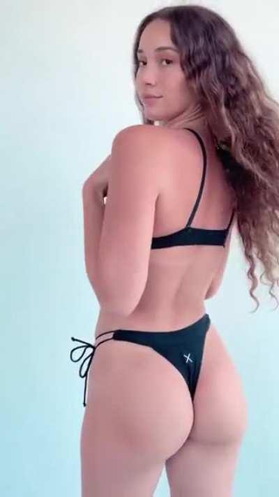 Kira Petilli (@kirapetilli)