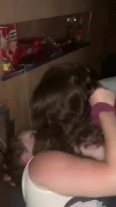 When the parent are out 😮