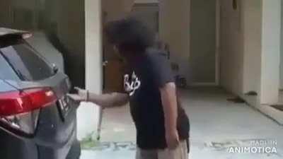 Lembro que o pedro beatboxs tinha rachado de rir com esse video então ta ai de volta so pra lembrar de como ele é bom