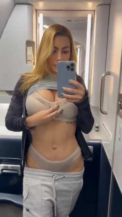 Kenia Gonzalez (@keniamusicr) [onlyfans]